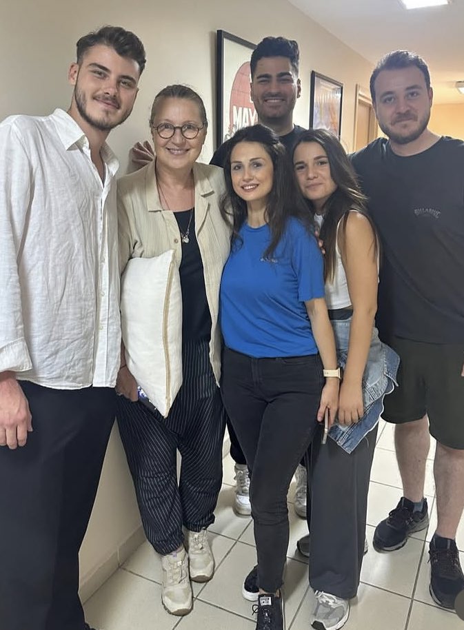 Dopo quasi quattro mesi, Vahide si rivede🤧😭❤️
Mi è mancata così tanto😫 spero di vederla presto in un nuovo progetto🧿 
Ho bisogno della mia dose vahidiana settimanale🫠 #VahidePerçin