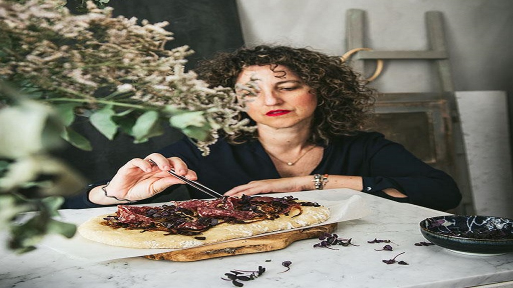 Luisa Morón es fotógrafa y docente experta en fotografía gastronómica📷👩‍🍳

🎙️Hoy  <a href="/luisamoron_foto/">Luisa Morón</a> nos habla de recetas y fotografía

🗣️ Con <a href="/AnaCarvajalMore/">Ana Carvajal Moreno</a> <a href="/mariloseco/">Mariló Seco</a> en <a href="/CanalSurRadio/">Canal Sur Radio</a> 📻

👉 canalsur.es/multimedia.htm…👈