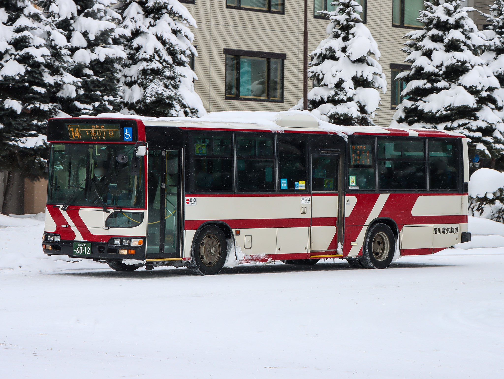 十年のあゆみ 古くて新しい名鉄バスの軌跡 十年のあゆみ 古くて新しい名鉄バスの軌跡 2014年11月発行