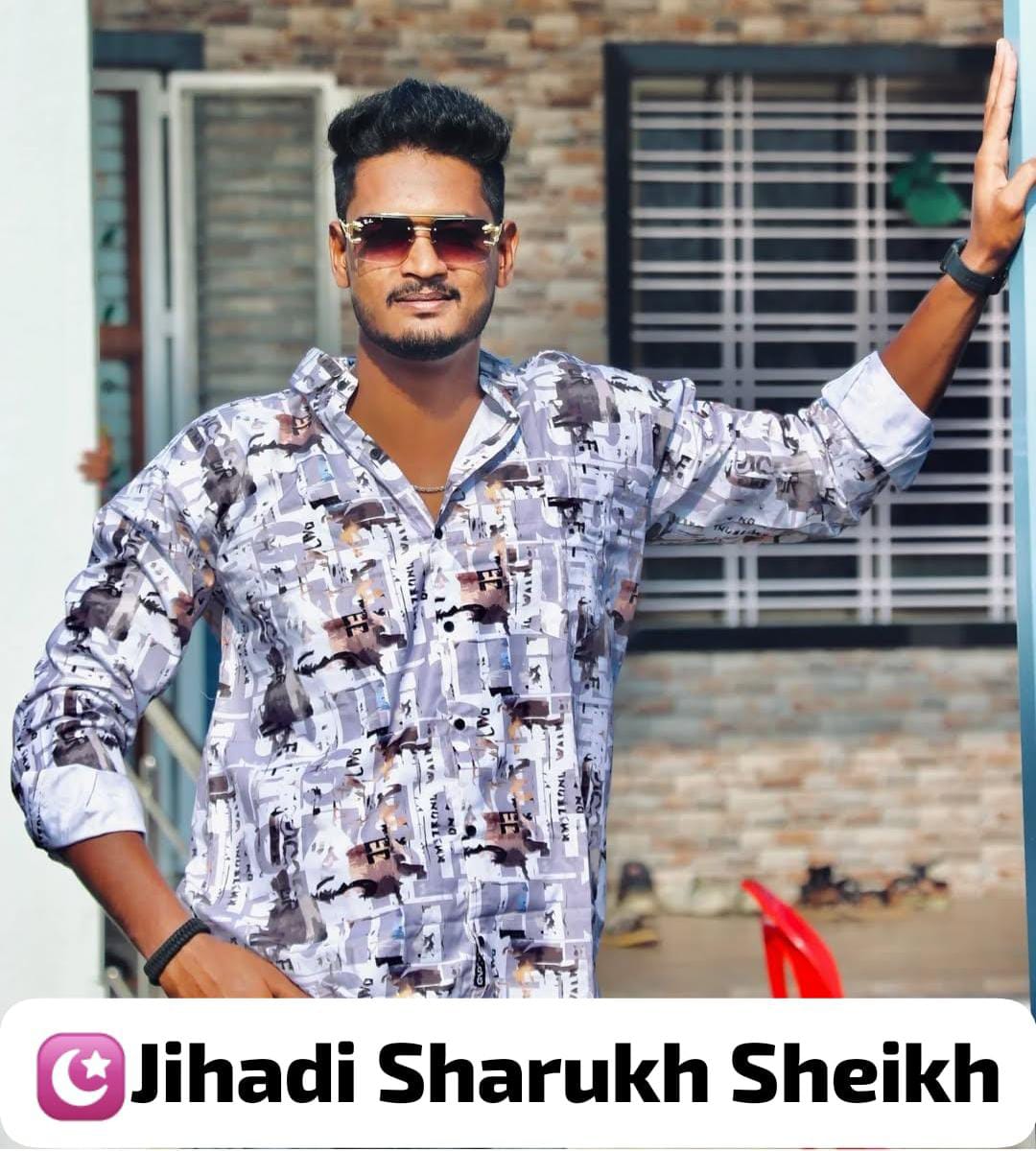 Treeni (@thetreeni) on Twitter photo In Loni, Ahilyanagar, Shahrukh Sheikh & gang threatened Swapnil Warpe with weapons, demanding money.
Despite complaints, they continue to harass him. <a href="/NagarPolice/">Ahilyanagar Police (अहिल्यानगर पोलीस)</a> yet to act.
Urging <a href="/Dev_Fadnavis/">Devendra Fadnavis</a> <a href="/DGPMaharashtra/">महाराष्ट्र पोलीस - Maharashtra Police</a> to arrest this gang immediately & ensure justice. In Loni, Ahilyanagar, Shahrukh Sheikh & gang threatened Swapnil Warpe with weapons, demanding money.
Despite complaints, they continue to harass him. <a href="/NagarPolice/">Ahilyanagar Police (अहिल्यानगर पोलीस)</a> yet to act.
Urging <a href="/Dev_Fadnavis/">Devendra Fadnavis</a> <a href="/DGPMaharashtra/">महाराष्ट्र पोलीस - Maharashtra Police</a> to arrest this gang immediately & ensure justice.