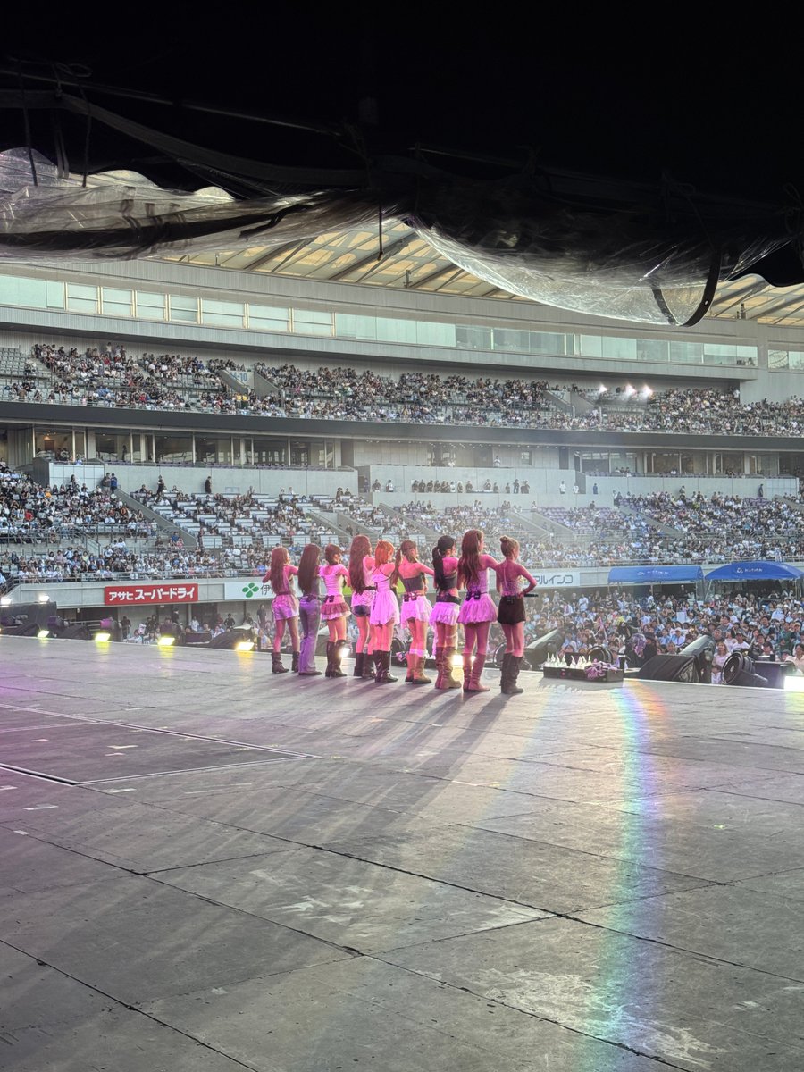 NiziU__official's tweet photo. 「a-nation 2025」ありがとうございました！

みなさんの声がたくさん届いて
今年も太陽の下で
あっつあつなステージになりました❤️‍🔥

水分補給はもちろん🧃
日焼けのケアもお忘れなく！🧴

WithU！感想聞かせてください〜〜！

#NiziU #ニジュー #니쥬 #WithU
#anation2025 @anation_navi https://t.co/eUorqBg0qy