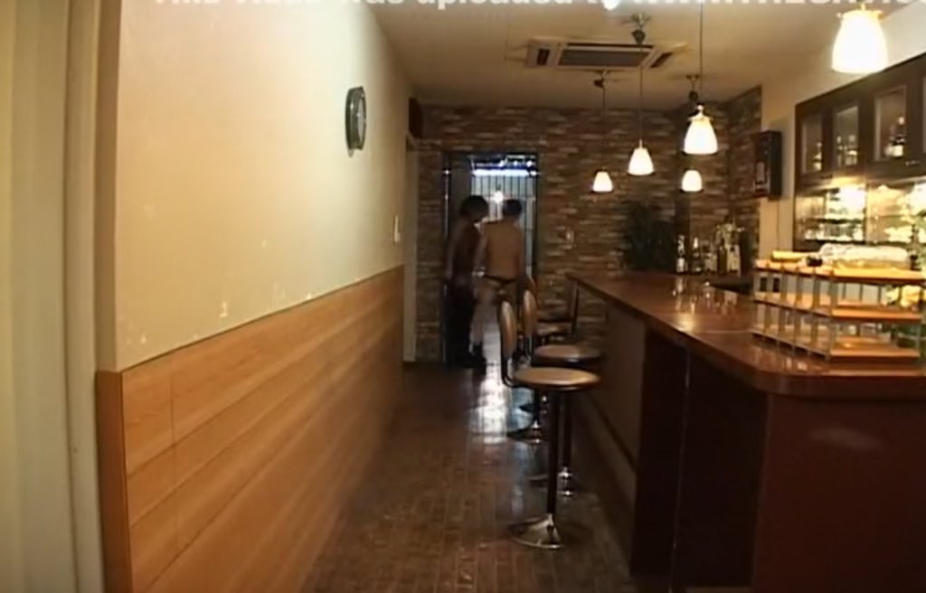 John「Long time no see you, TAKUYA.」

拓也「あ、ジョンさんご無沙汰じゃないすか〜今日はどういったご用件で？」

John「TAKUYA, may I have your emission?」

拓也「いや〜(笑)やだな〜もうウリはやめちゃったんスよね〜」

John「(hand  coin)」

拓也「　　　　...This way」