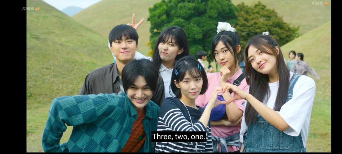 fwanciskennedy's tweet image. 🎬: LOVE UNTANGLED(2025)

This movie beautifully shows how small things feel huge as a teen—from taming frizzy curls to confessing to a crush. It’s sunshine and rainbows all the way, a heartwarming feel-good story that delivers a gentle, teenage take on self-acceptance. 🌸✨