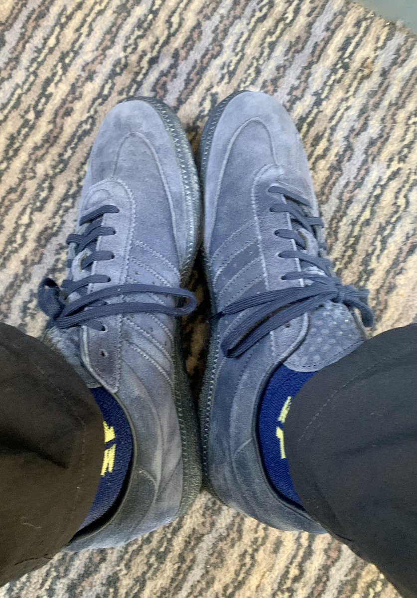 Stunning Adidas 230, courtesy of <a href="/CustomsRe5/">RE5 Customs</a> 🙏🏻 making their Elland Road debut today🙌 
Meeting the usual suspects early doors 🍻🍻
Then the #reliablylate <a href="/TV_WHITES/">Thames Valley Whites</a> 👊 🍻

Tough game against the ‘barcodes’ 🦓 Hopefully get some rebound after last week 🫡

#adidas #lufc