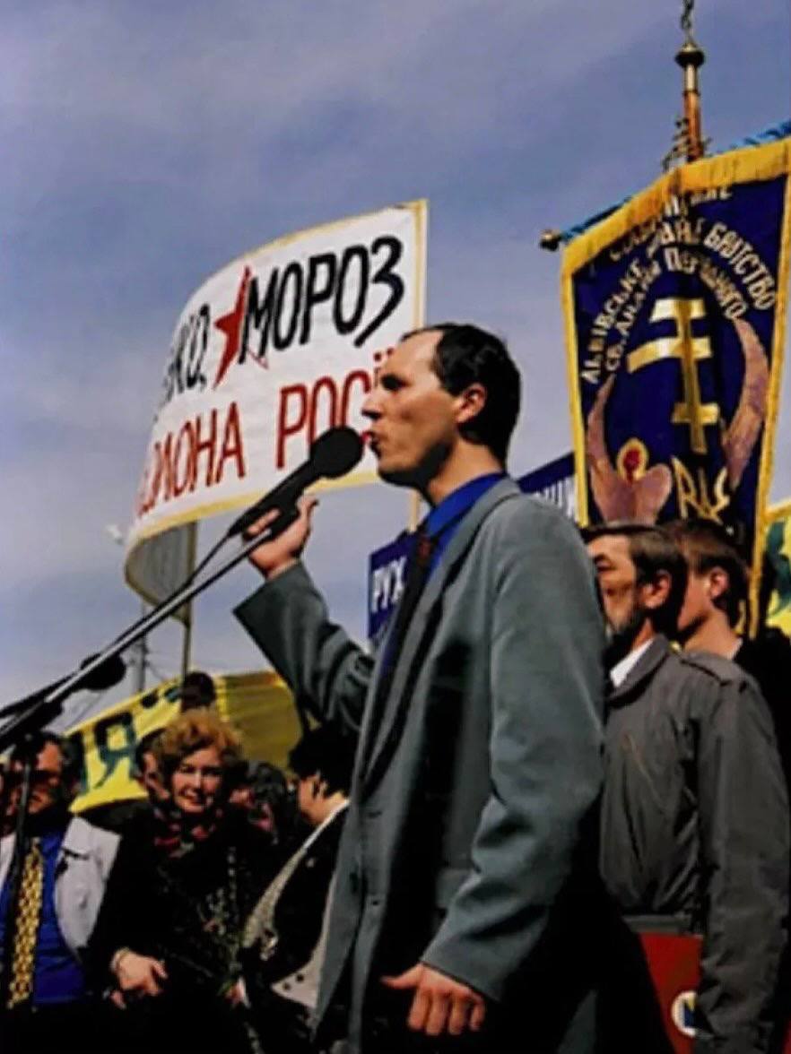 Tragically killed today in Lviv: Andriy Parubiy.
Here’s who he was:
👇
<a href="/AndriyParubiy/">Андрій Парубій</a> was active in Ukraine’s national liberation movement back in the late ’80s.

He organized some of the very first pickets in Ukraine.
In 1989, he got arrested for an unsanctioned rally.

🧵1/4