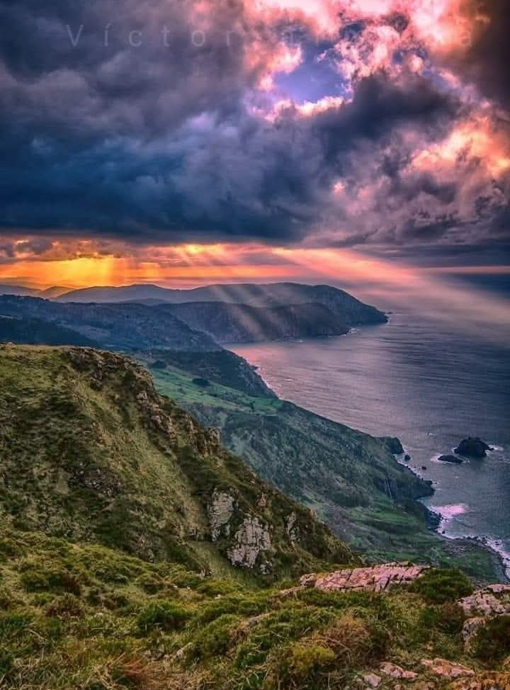 🖼#BellaEstampa🖼

~Acantilados da Herbeira~

Los más altos de Europa continental a 613 m, situados en a #SerradaCapelada ÷ los municipios de #Cariño y #Cedeira, muy cerca del #FaroOrtegal y próximos a #AndresdeTeixido

<a href="/GaliciaMaxica/">Galicia Máxica</a> <a href="/SabiasGalicia/">Sabías Galicia</a> <a href="/Galicia_Mola/">Galicia Mola :)</a> <a href="/SecretGalicia/">Secret Galicia</a>