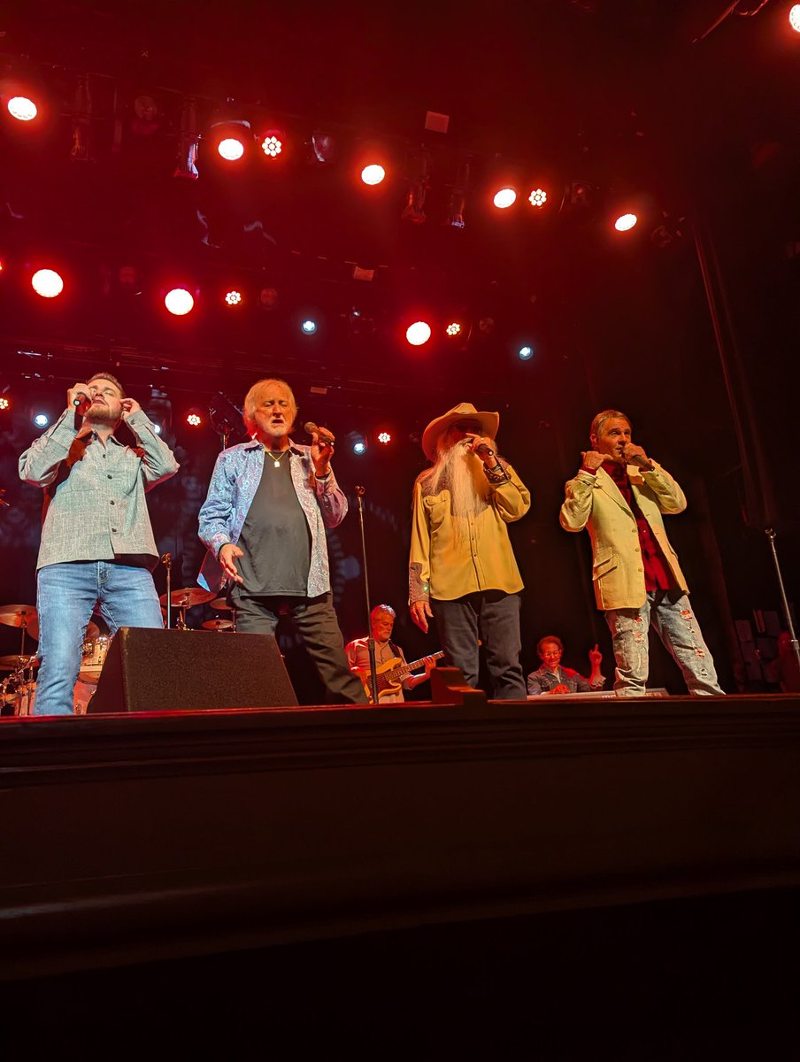 wachob_david's tweet photo. @DuaneAllen32993, @wlgolden , Ben James, Tim Duncan, thank you for a great night in Marietta, you guys are the best. Also getting spend sometime with my Oaks family. https://t.co/E2hMWnMpBt