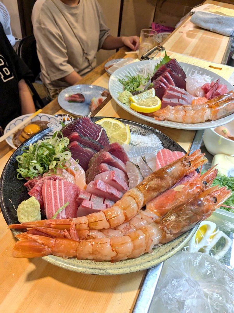 도쿄 토부 네리마, 나츠보시 이자카야.
예약제 3인분 접시 1200엔.. (새우3마리)