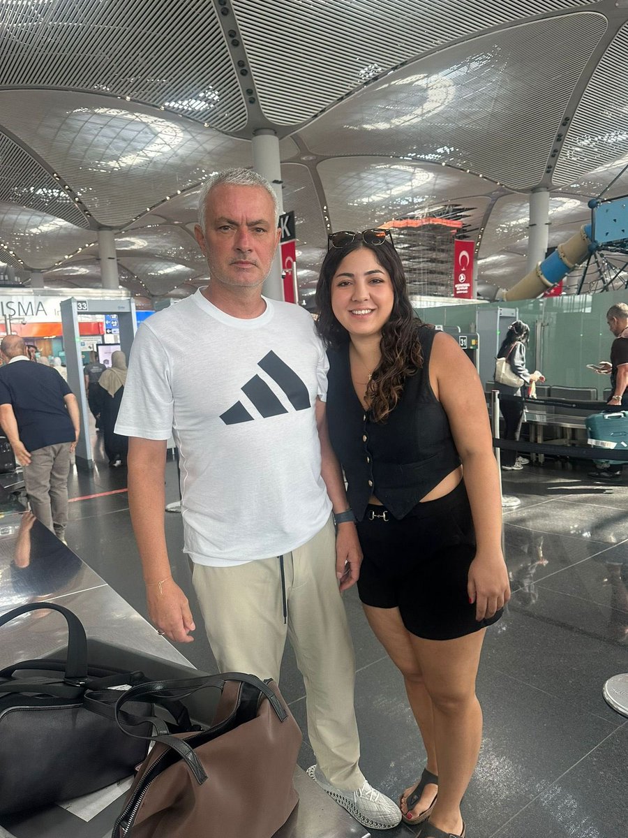 Canım hocam sen daha iyi yöneticilere layıksın😭😭😭😭😭 yolun açık olsun umarım gideceğim yeni kulüpte çok mutlu olursun…😍