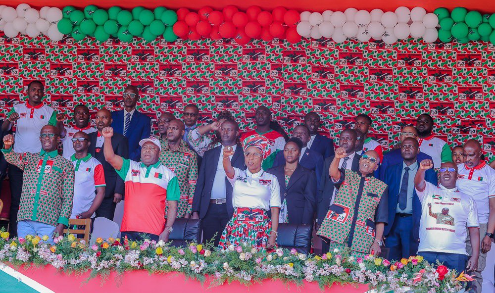 CnddFdd's tweet image. #Burundi #Shimirwa
Gitega en fête : Vingt ans de leadership célébrés dans la ferveur au stade Ingoma
L’ambiance est électrique au stade Ingoma à l’occasion de la double célébration marquant les 20 ans de leadership du CNDD-FDD au Burundi et la 9e édition de l’Imbonerakure Day.…