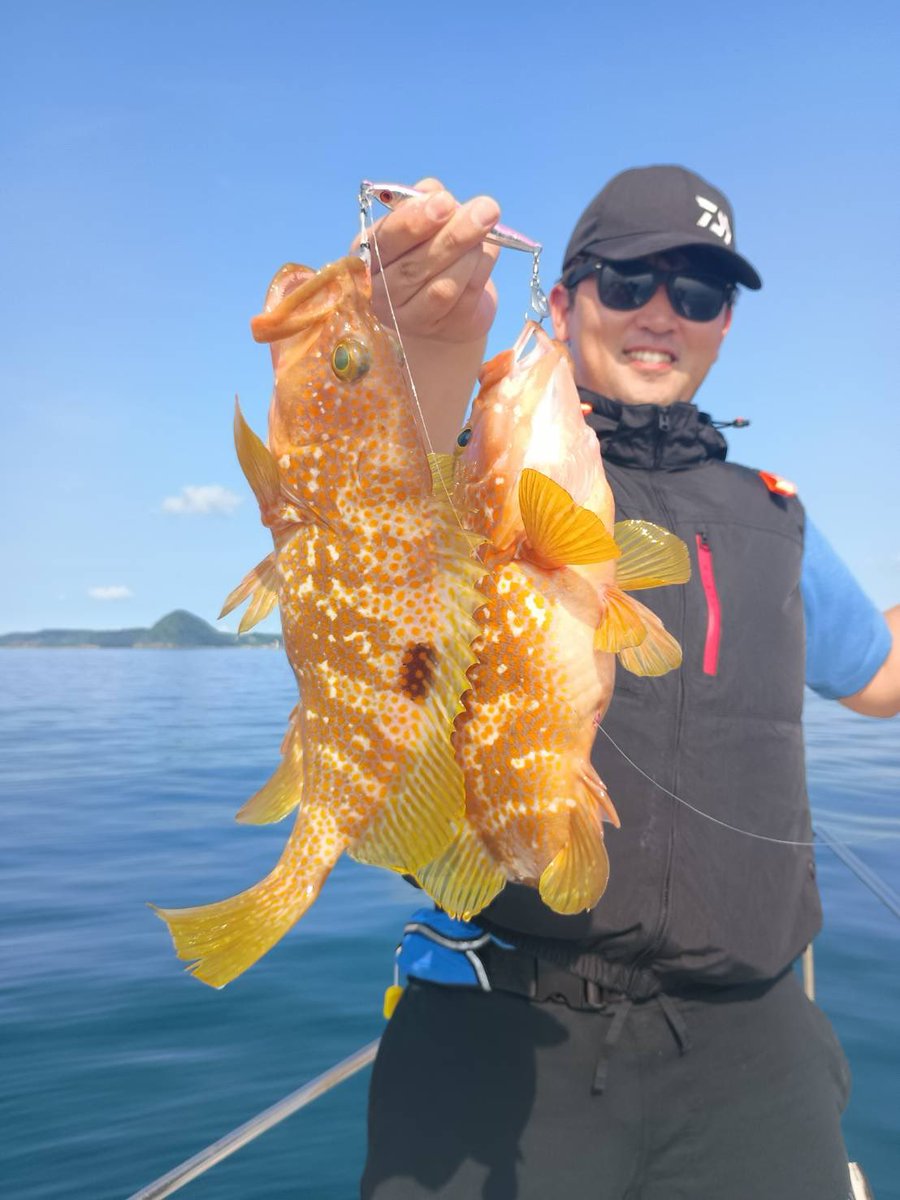 goniroha's tweet photo. 今日は遊漁船Onionでサワラキャスティング！！
初めてメーターサワラ釣ってご満悦！
根魚もたくさん釣れました！

行きつけの居酒屋で料理してもらった！
バターサワラで感動🥺 https://t.co/OUV9rwV9nL