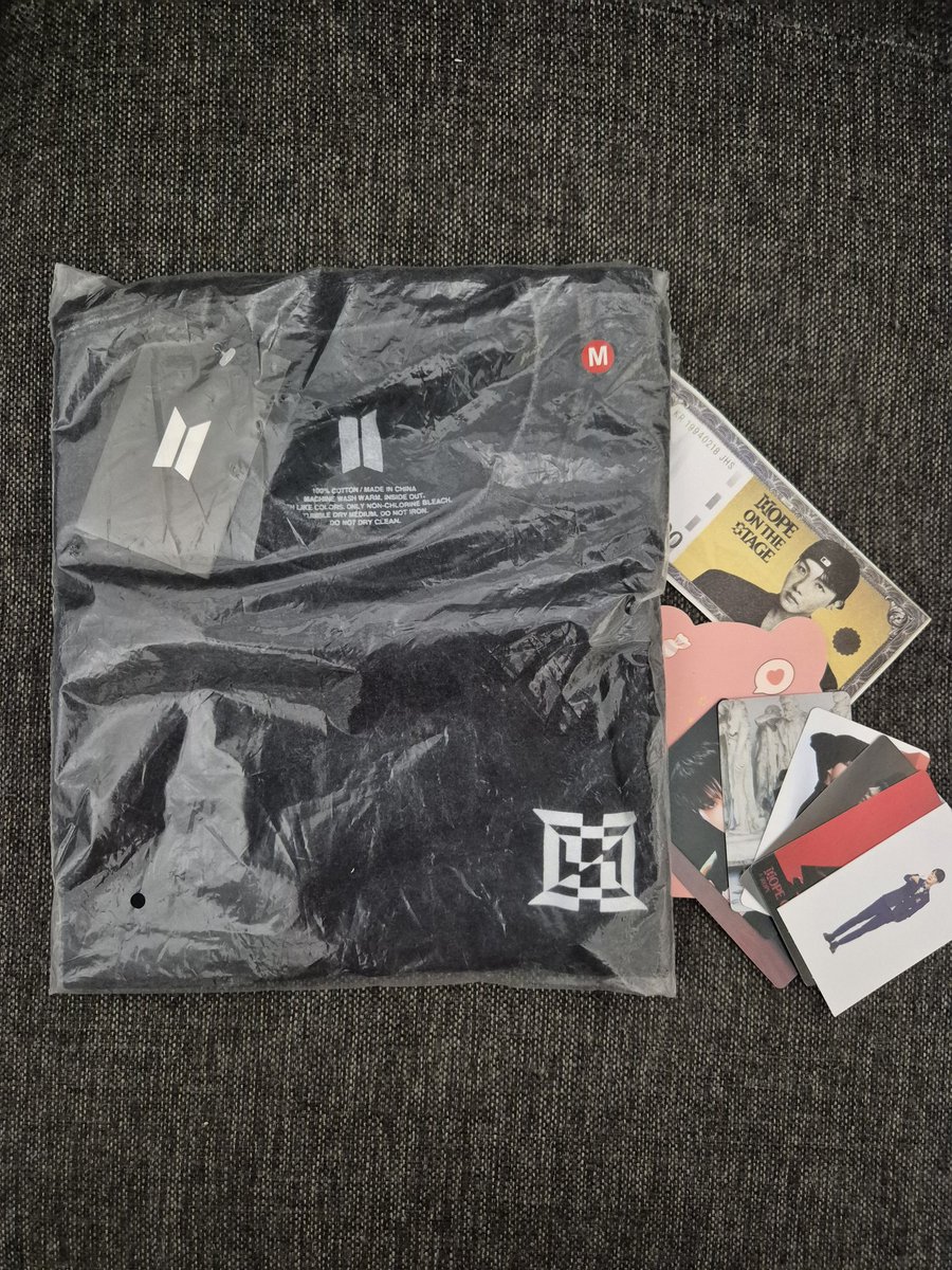 elixirjimin's tweet image. 💌 @camsaranghae 

Waaaah finally my totga con shirt arrived! Galing bangkok nga lang hahaha im very sorry for the late feedback po 🥹 thank you for the pasabuy and sa freebies 🫶🏽

#TYcams