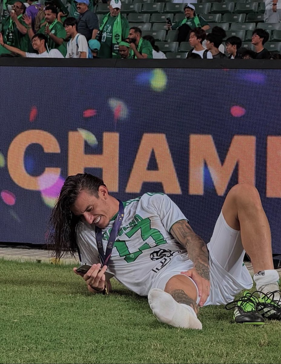 #كل_سبت_ذكرى_نخبويه_سوبريه
الأهلاوي وهو يشوف التغريدات بالتاق💚