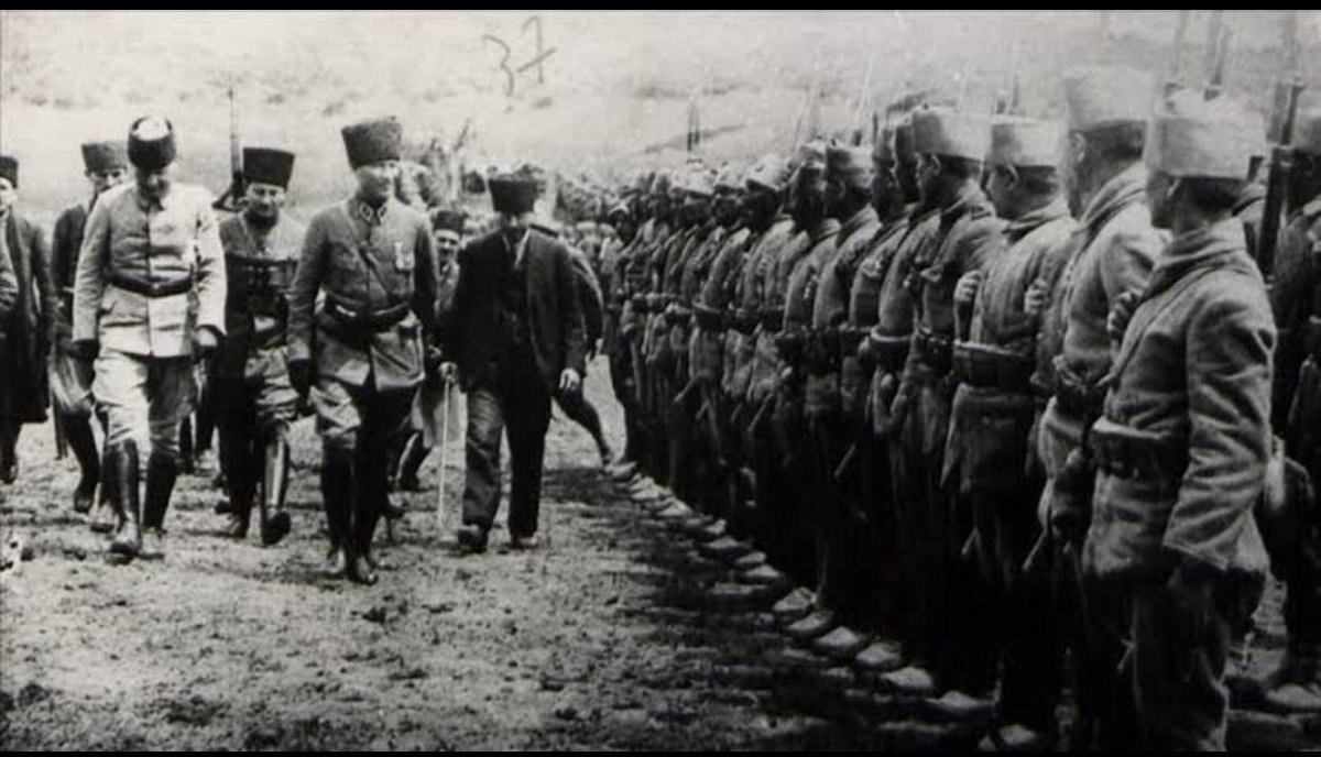Mali2360's tweet photo. Başta Gazi Mustafa Kemal Atatürk olmak üzere bugünü bizlere armağan eden tüm ecdadımıza sonsuz rahmet ve minnetle... #30AgustosZaferBayrami kutlu olsun 🇹🇷🇹🇷 https://t.co/6ZIfJ4if2d