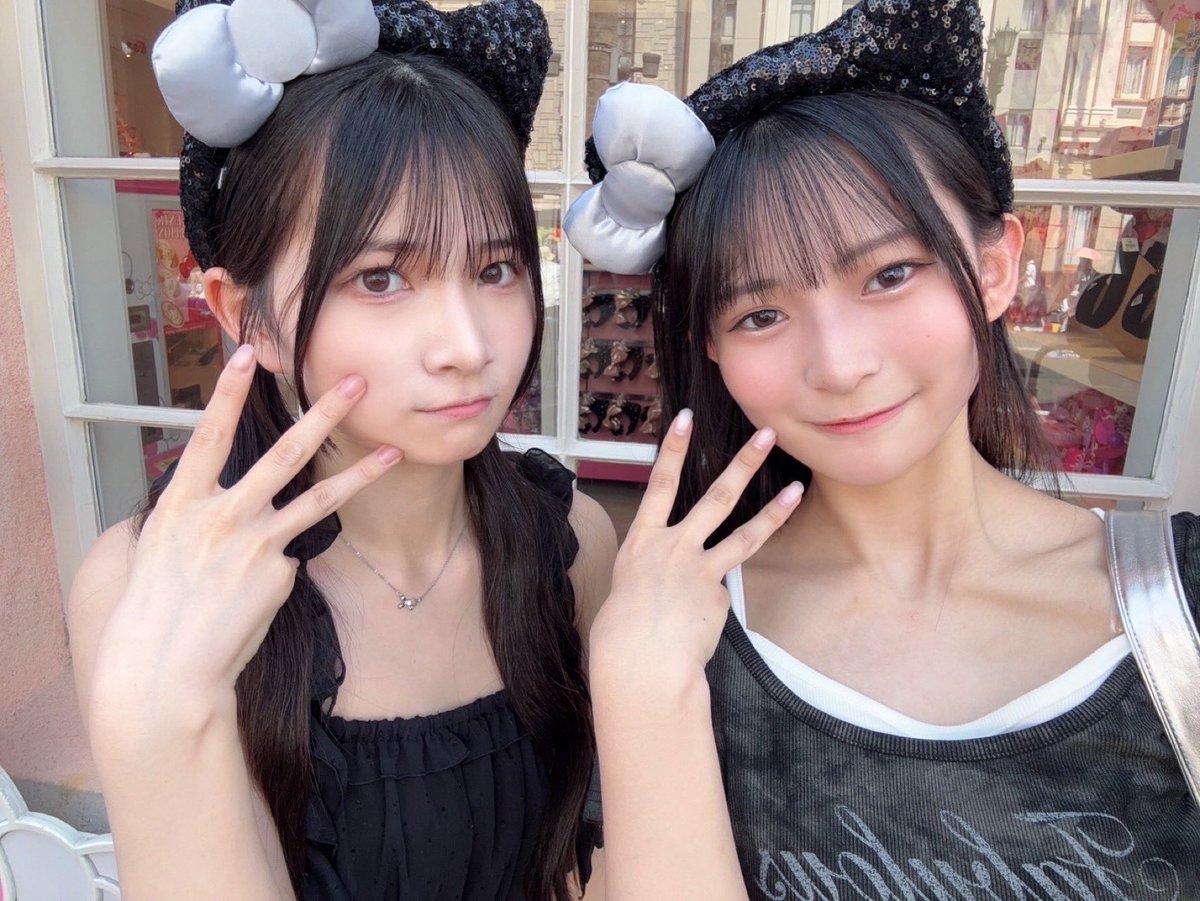 ayami_namba48's tweet photo. 今日は　#STU48 の　#新井梨杏　ちゃんと
ユニバに行ってきたよん🫶🏻💕

めっっっっちゃ楽しかった！！✨✨
また遊ぼうねって話もしました🤭♡

お揃いカチューシャ🐱🖤

https://t.co/loX6VxIIxF

#NMB48  #彩り実らせ隊 https://t.co/i1FIfmWt9W