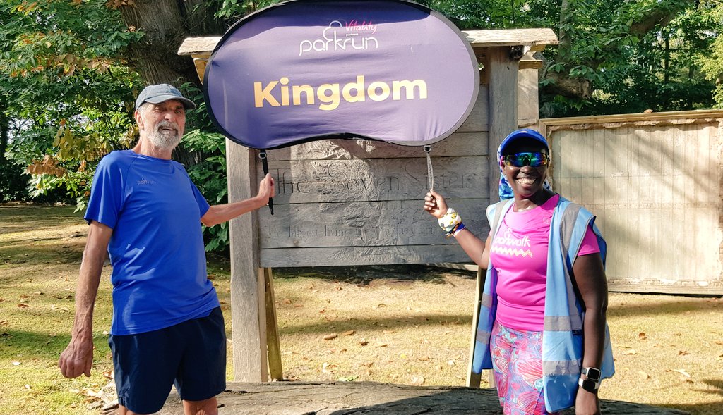 Overjoyed to meet the family of my <a href="/burgessparkrun/">Burgess parkrun</a> friends Ken &amp; Ellen this morning at <a href="/kingdom_run/">Kingdom parkrun</a> 💚

Joined by the fab Cass &amp; Rob! 

Big thanks to the Core Team for volunteers tea/coffee/cake — absolute class! ☕🍰👏 🧡🌳

#loveparkrun @parkrunuk <a href="/herspirituk/">Her Spirit</a> <a href="/UKRunChat/">UKRunChat</a>