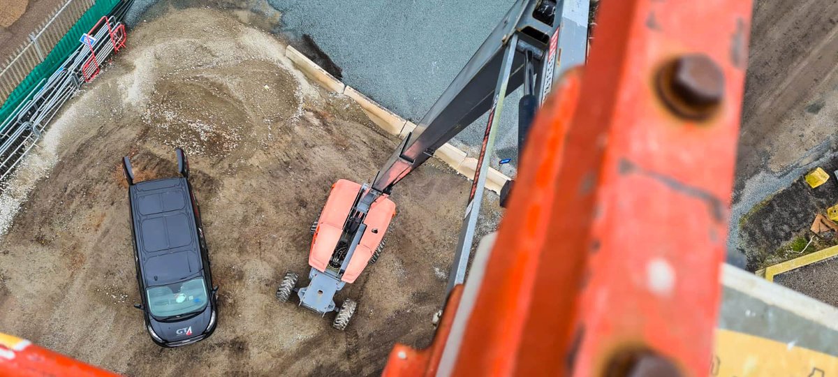 Supershot Saturday 

Working up high on a Skyjack SJ66 

#WorkingAtHeight #HeightSafety #AccessEquipment #MEWPs #PoweredAccess #ElevatedWork #ConstructionSafety
#AccessSolutions #WorkAtHeight #AccessHire