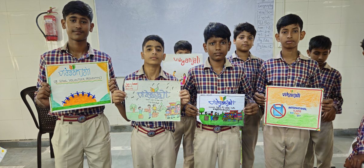 G1413022's tweet photo. Vidyanjali Utsav 

Activity -  Poster Making and Slogan Writing on Vidyanjali"
School- GBSSS Ladpur (1413022)
UDISE - 07010102905
District - North West (B-ll)
HOS - Sh. Sunil Kumar
Vid. Inchage Sh. Amit Kumar
CRCC  - Sh. Puspender
@vidyanjali_edu @VidyanjaliDelhi 
@SCERT2021 https://t.co/Gu9oZC8197