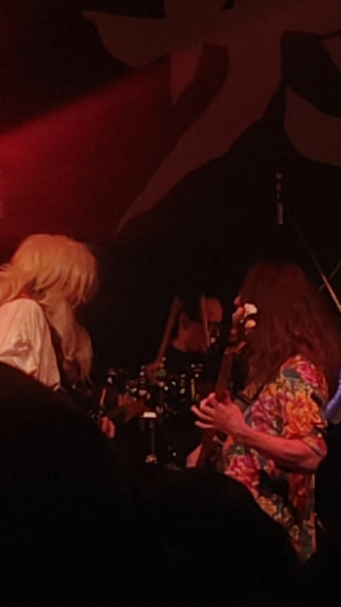 外道が素晴らし過ぎて外でぼーっとしている。
二日酔いブッ飛んだ。