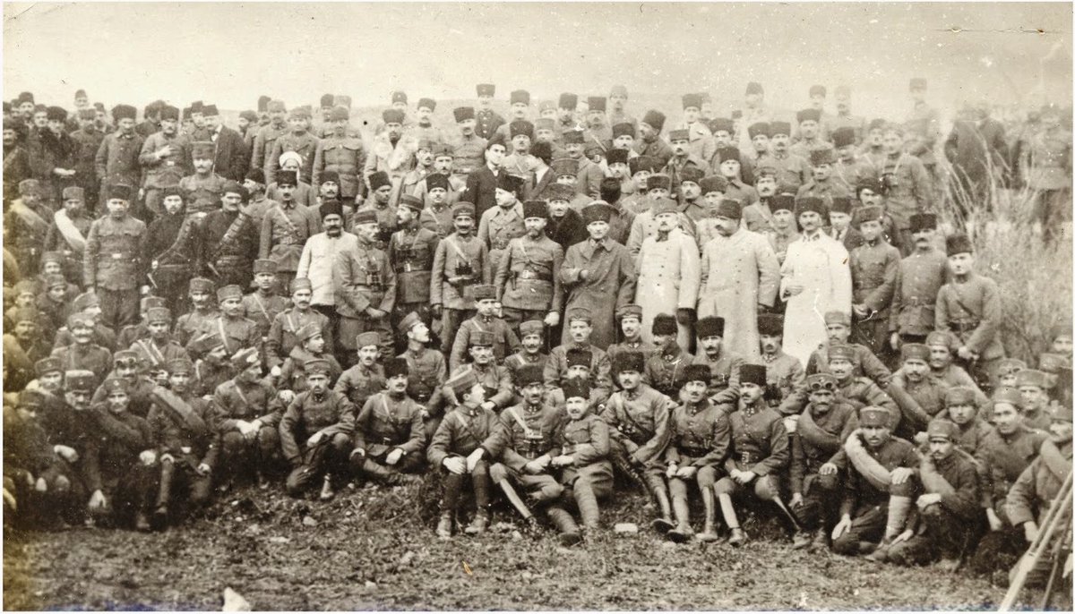 Büyük Taarruzun kazanılması basit bir zaferden çok daha fazlasıdır. Büyük Taarruz Milli Mücadeleyi fiili olarak başlatan İzmir işgali ve İnalcık hocanın sözleriyle "Yunanlıları korkunç zulmünün" bittiği yerdir. Bu zaferle Milli mücadele resmi olarak olmasa da zihnen