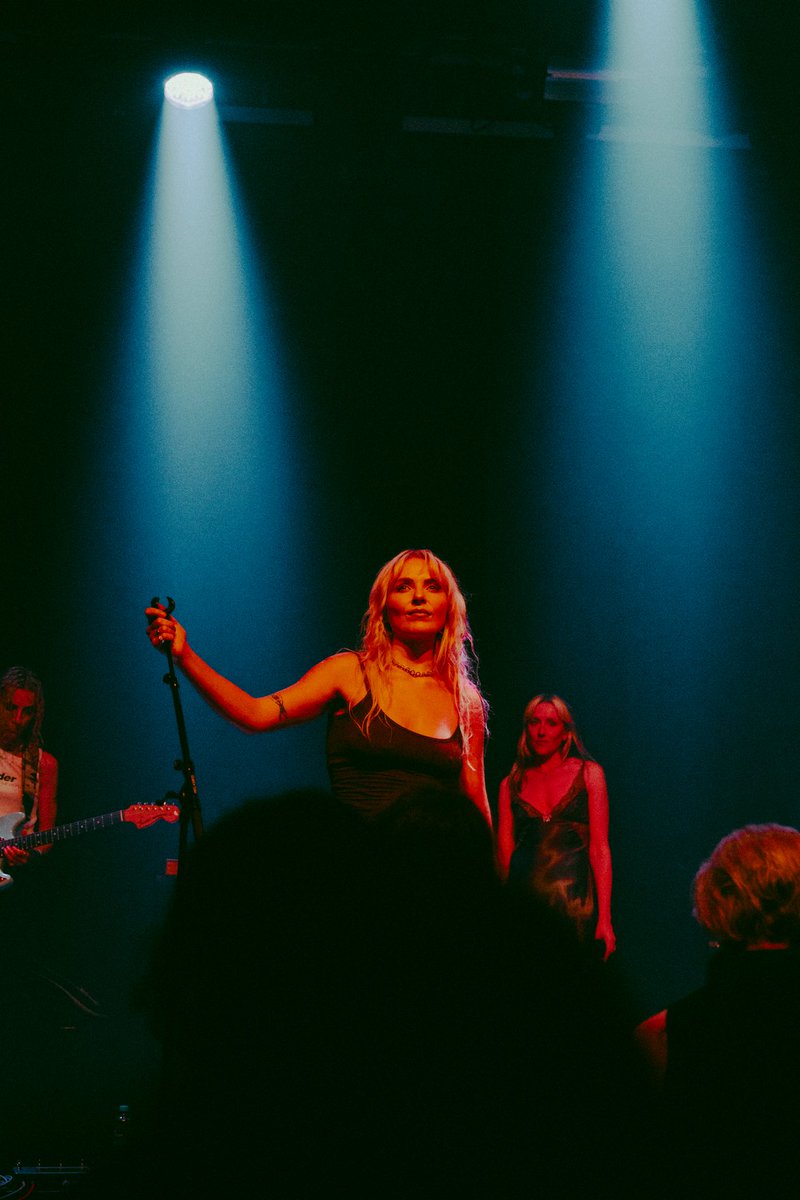 weareider's tweet photo. Last shows of the summer 🤝 thanks the Netherlands for a great send off and for being such wonderful crowds. On our way home listening to the new sabrina and cmat records how lucky are we 💘 see you soooon xx

📸 @josinematogrphy https://t.co/YSAJG3fh3c
