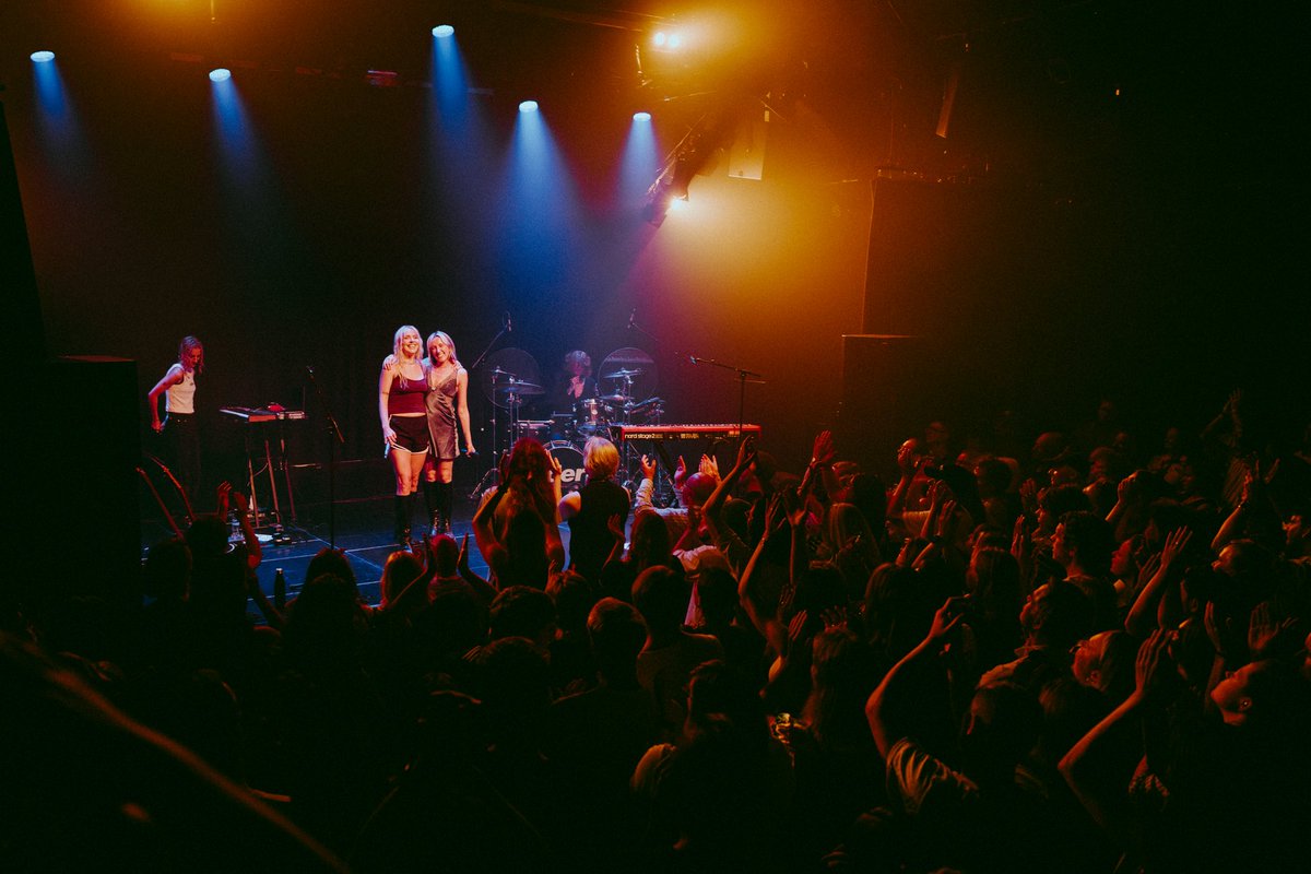 weareider's tweet photo. Last shows of the summer 🤝 thanks the Netherlands for a great send off and for being such wonderful crowds. On our way home listening to the new sabrina and cmat records how lucky are we 💘 see you soooon xx

📸 @josinematogrphy https://t.co/YSAJG3fh3c