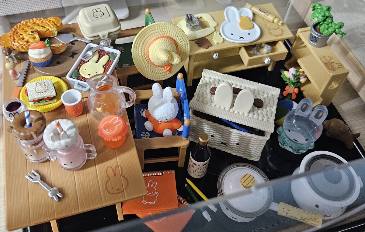 요즘취미:미피미니어처 모으기
이시리즈 디테일이 너무귀여워서 볼때마다 못참고 사게됩니다...