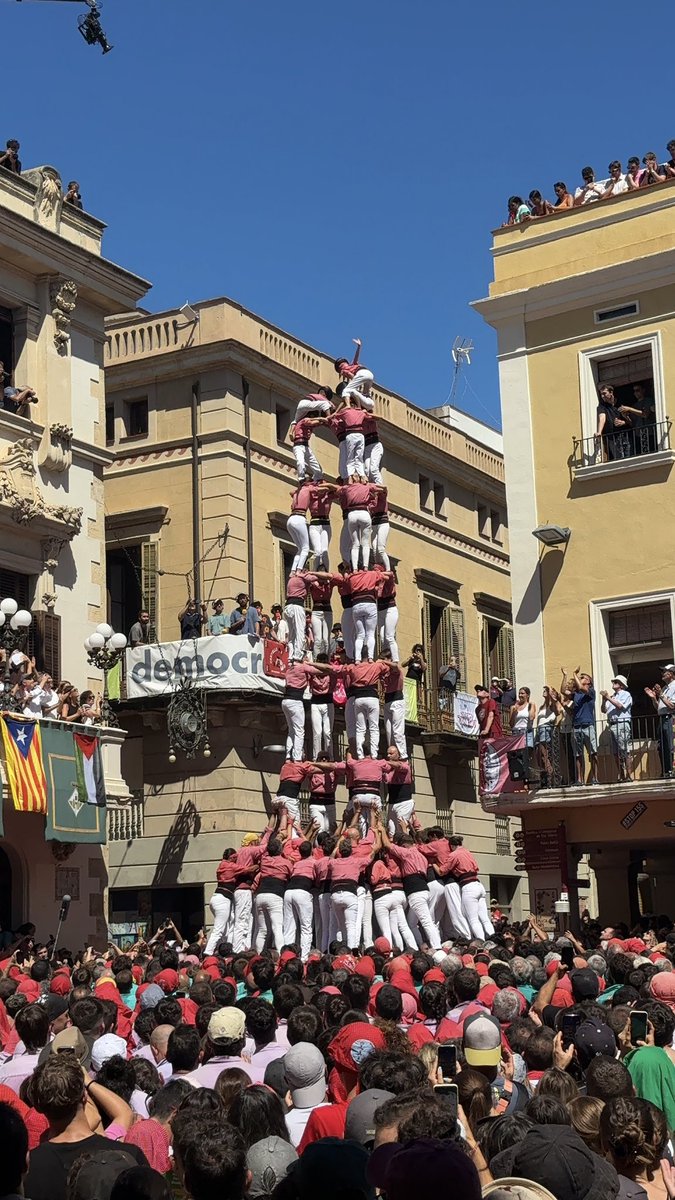 Comencem la Diada de Sant Fèlix, a Vilafranca, descarregant el 5d9f!
#castells #collavella