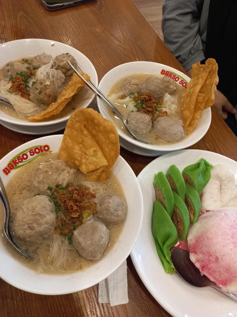 _nandafam's tweet photo. sebuah journey membeli reddog

-maaf foto reddog nya malah ga ada https://t.co/2ObTmDVxKu