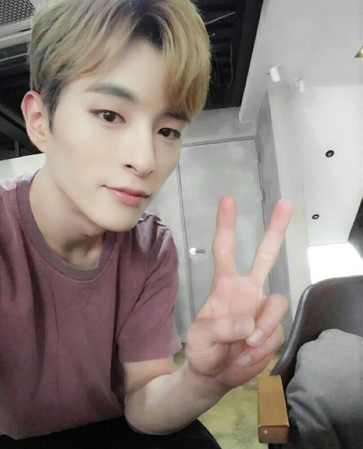 UpdateKBoys's tweet photo. Feliz aniversรกrio para o Youngjo (BEATWIN), que hoje completa 34 anos! ๐
#HAPPYYOUNGJODAY
#YOUNGJO #์์กฐ https://t.co/SIxkKBJY9Q