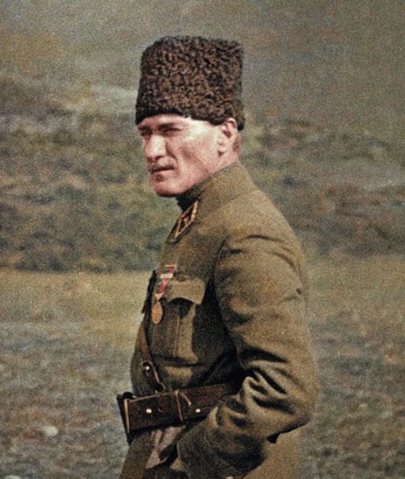 30 Ağustos, sadece bir zaferin değil; bağımsızlığın, umudun ve yeniden doğuşun tarihidir. Bu topraklarda özgürce nefes alabiliyorsak, o günün armağanıdır.