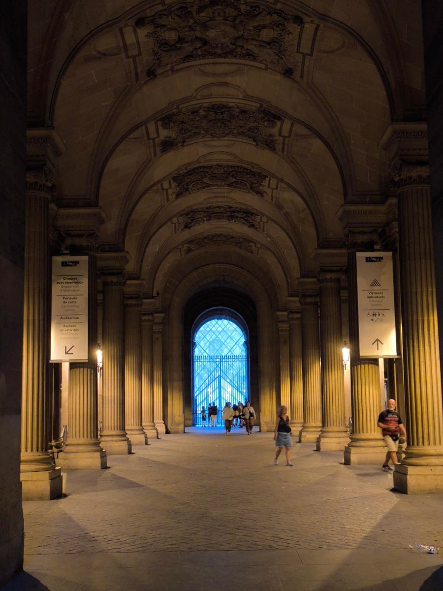 Alice198906155's tweet image. Paris by night: architectural wonders 🌙✨
Louvre halls, Seine reflections, and lit - up landmarks—city magic at its best.
#ParisNight #ArchitecturalWonders #CityMagic