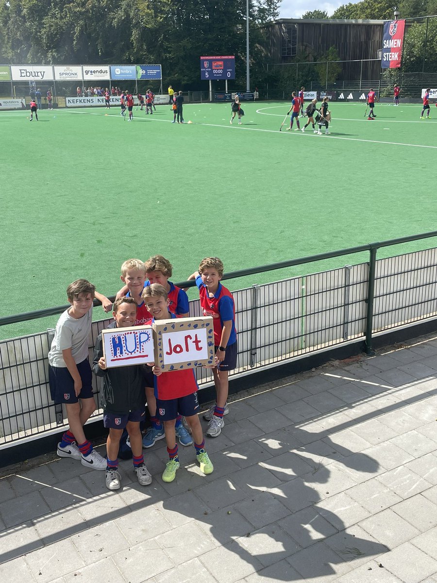 Na onze eigen wedstrijd even <a href="/schcja1/">SCHC JA1</a> en coach Jort aanmoedigen <a href="/Stichtsche/">SCHC</a>