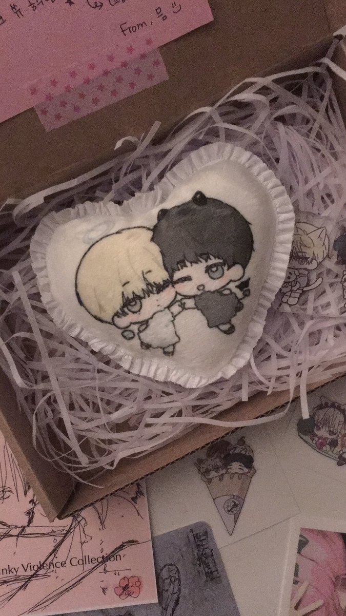 늘어가는 굿즈
커지는 사랑 ໒꒱ ˚⁎⁺˳