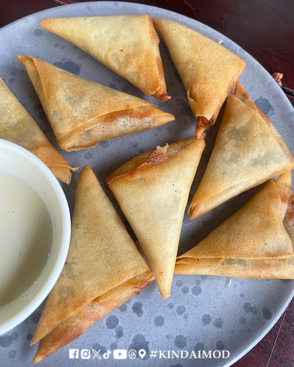 🚴🏻‍♀️แวะเจออีก1ร้าน🐷เลียบคลองทวีวัฒนา🐷อาหารไทยอีสานเวียดนาม🇹🇭🇻🇳
.
🍕พิซซ่าเวียดนาม240฿
🐷แหนมเนือง ชุดใหญ่ 350฿
🍝ผัดหมี่โคราช 70฿
🥗ยำถั่วพลูกุ้งสด 140฿
🦐กุ้งกระเบื้อง 130฿
🍌ซาโมซ่ากล้วยทอด 80฿
.
📍 MJ แหนมเนือง
💰 200-400 บาท
🗺️ maps.app.goo.gl/VLAFoaFUkGVQ5U…
.
#กินได้หมด #kindaimod