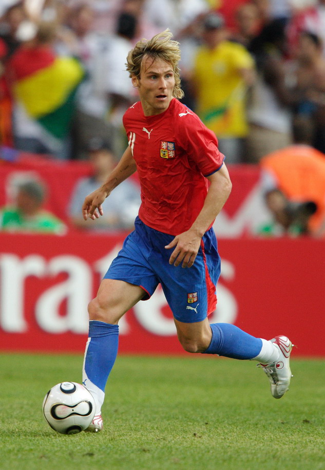 AFES 1/3 : 30 août 1972, naissance de Pavel Nedved, légende du football tchèque. Ce milieu de terrain offensif est connu pour son style de jeu dynamique et son intensité sur le terrain. Il a commencé sa carrière au Dukla Prague avant de rejoindre la Lazio en 1996.