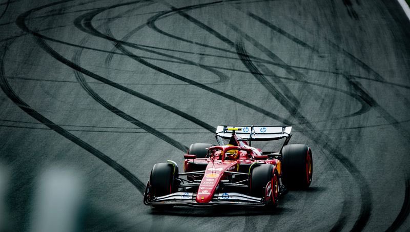 FotoRobVoss's tweet photo. Dagje Zandvoort. @F1 @Max33Verstappen @ZandvoortF1 https://t.co/8AhaFBSZE6
