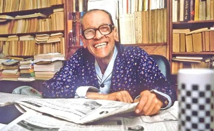 قد يعتبرني البعض محظوظا، ولا شك أني اعد نفسي محظوظا أيضا، لأنني التقيت بنجيب محفوظ واجريت معه حوارا  صحفيا دشنت به مسيرتي الصحفية، واتيحت لي فرصة حضور جلساته أكثر من مرة ، إضافة لتغطية وقائع آخر عيد ميلاد له في ديسمبر ٢٠٠٥ للأهرام، ولأنني قرأت أعماله الكاملة قبل حصوله على نوبل.