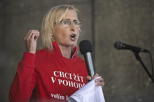 Via fb Věra Viktorka Horáková:

Kateřina Konečná právě na Nově na otázku, zda je komunismus zločinný režim odpověděla, že mají průzkumy, že třetina obyvatel považovala období, kdy tento režim vládl za lepší, než to současné. 
Když jí byla otázka znovu položena, odpověděla, že v