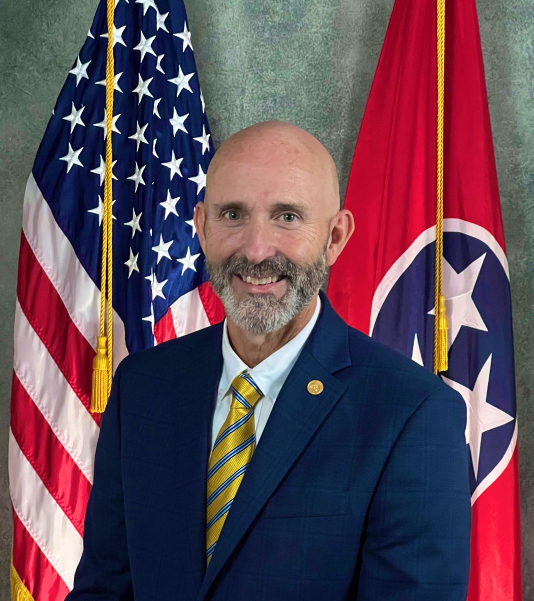 Was honored this week when our City of Oak Ridge information specialist arranged a photo session with Captain Jordan Alcorn with our Oak Ridge Fire Department for a new City Council photo. Assisting him was one of our wonderful city interns Aurora Emery. 🤝