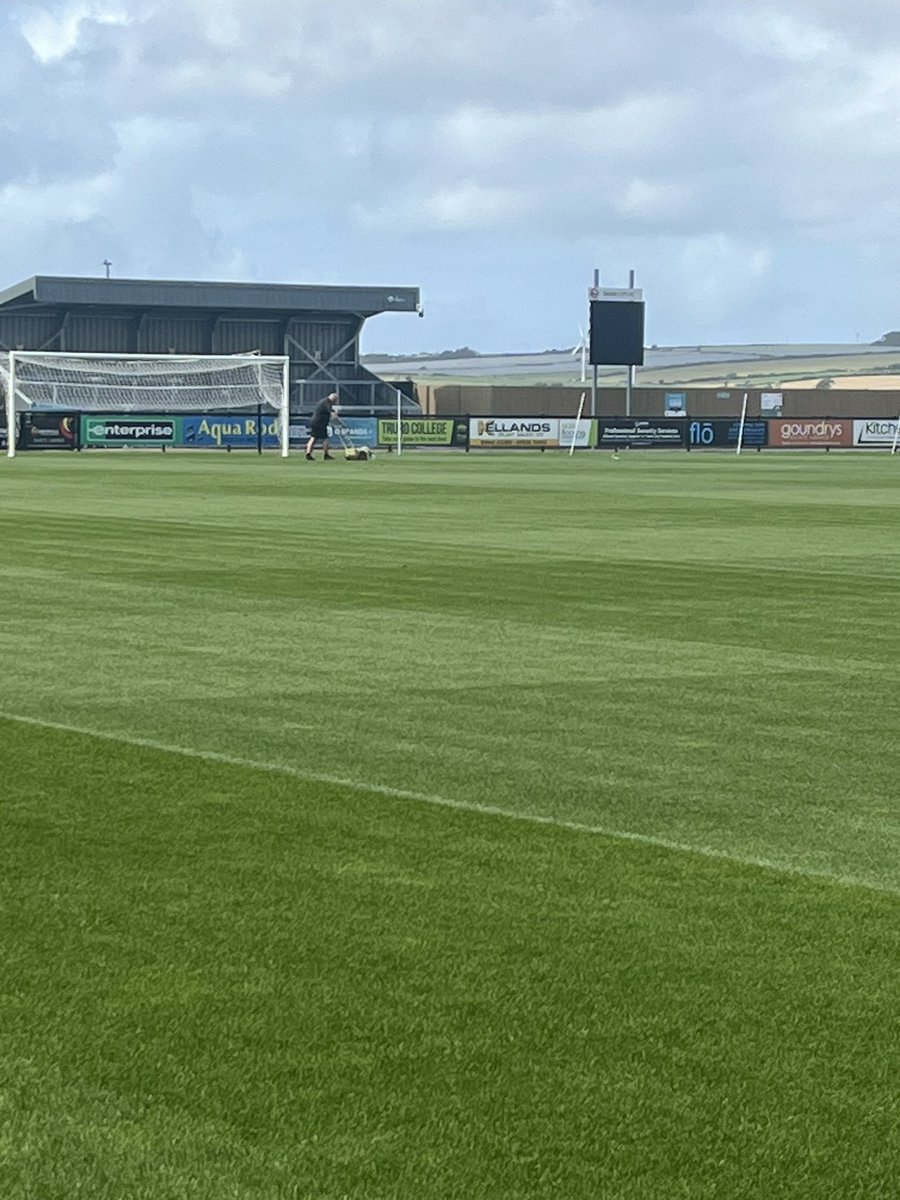 Goal_Mass's tweet image. On behalf of @TCFC_Res_U18 (away at @CallyTownFC 2day) &amp;amp; @HelstonAFC (home to @Mallet_AFC ) We’d like to wish @TCFC_Official all very best 2day 
Get that 1st win 🤞💙❤️🖤
Called in yesterday, 2pic up balls!⚽️

Ground looked grt &amp;amp;pleasure 2meet owner/investor Dwayne, lovely Guy👍