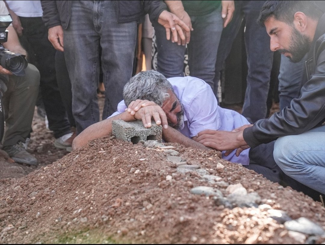 <a href="/metropolmedya_/">Metropol Haber</a> Rojin'in babası ünlü olmadığı için mi? 
 yalnız ve çaresiz tek başına kızının katillerini bulmak için mücadele ediyor???