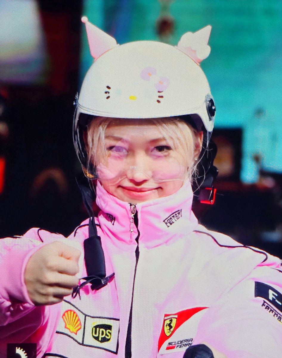 imagine getting annoyed at ppl calling felix a pink princess and he’s out here like