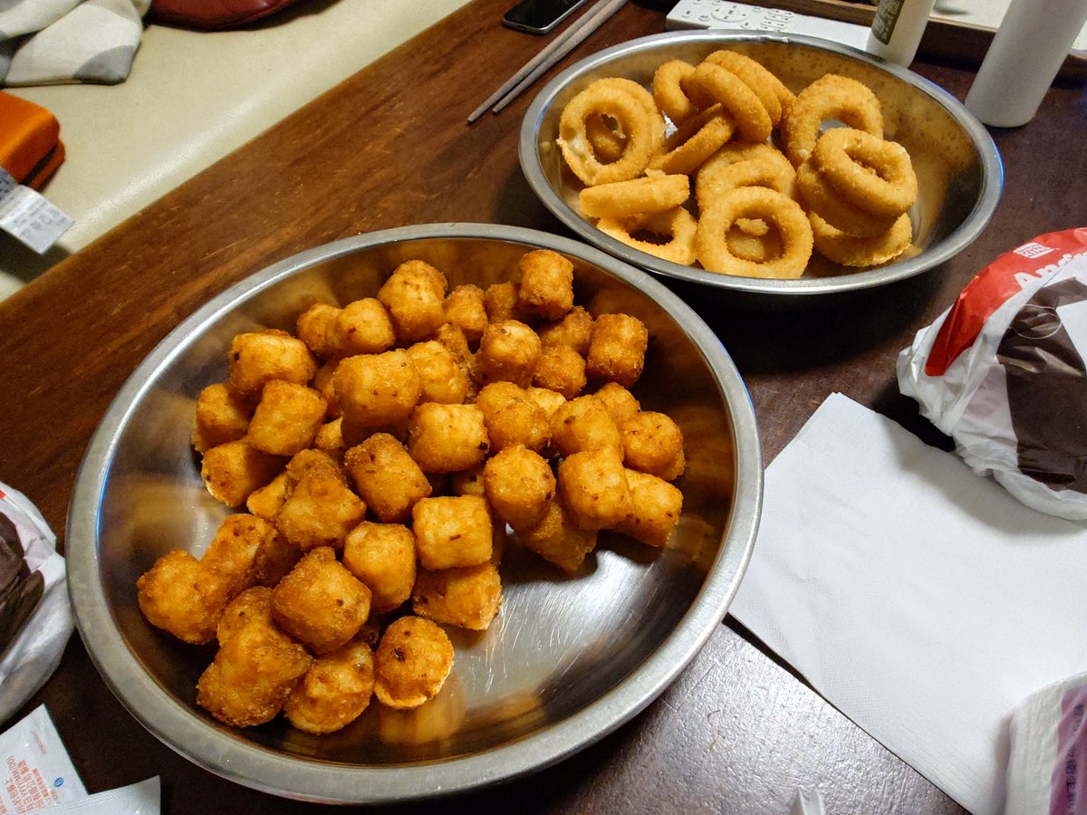 突然想吃漢堡就出門買了，漢堡王！
突然ハンバーガーが食べたくなって、外に買いに行った。バーガーキング！