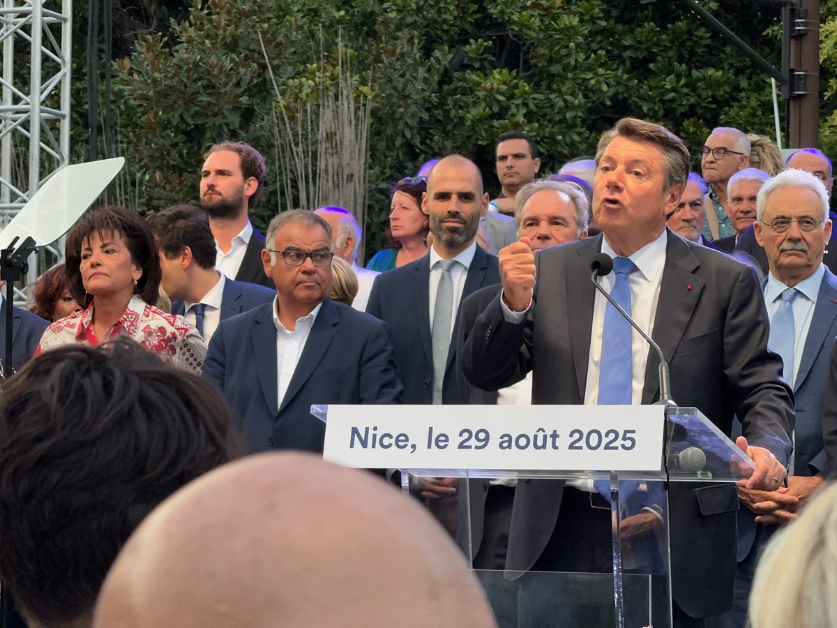 C’est dans la constance de son engagement et l’affirmation claire de ses convictions que l’on gagne le respect. Fier et heureux d’avoir été une fois encore aux côtés de <a href="/cestrosi/">Christian Estrosi</a>, <a href="/RenaudMuselier/">Renaud Muselier</a> et <a href="/PPLeonelli/">Pierre-Paul Léonelli</a> pour cette formidable rentrée politique.💪

#politique #estrosi