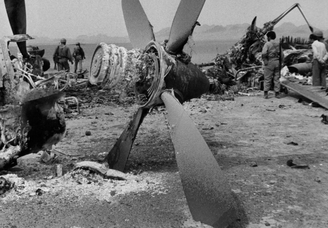 ولی نزد خدا "مکانیزم ماسه" قوی‌تر است.
امام خمینی (ره): شن‌ها مامور خدا بودند.
#طبس