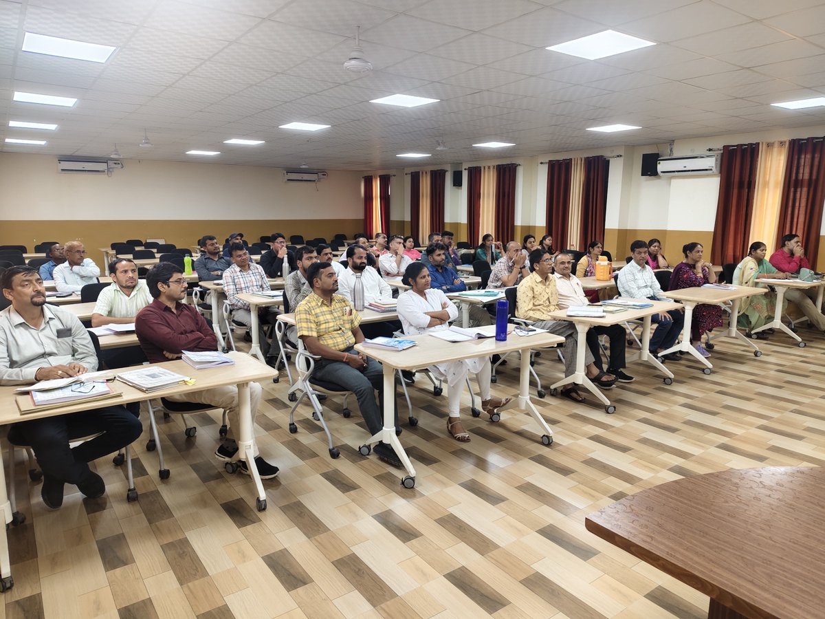 kviffcophulpur's tweet image. #WorkshopEssentials #ccs1964 #cca1965
के. वि. इफको फूलपुर में CCS (CCA) नियमों पर एक कार्यशाला का आयोजन किया गया।  श्री दुर्गा दत्त पाठक (प्राचार्य) ने केंद्रीय सिविल सेवा (वर्गीकरण, नियंत्रण एवं अपील) नियमों को विस्तृत और प्रभावी ढंग से समझाया।
@KVS_HQ 
@kvsrovaranasi