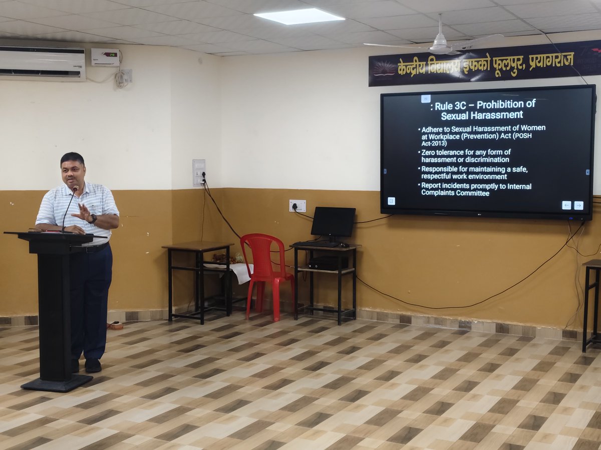 kviffcophulpur's tweet image. #WorkshopEssentials #ccs1964 #cca1965
के. वि. इफको फूलपुर में CCS (CCA) नियमों पर एक कार्यशाला का आयोजन किया गया।  श्री दुर्गा दत्त पाठक (प्राचार्य) ने केंद्रीय सिविल सेवा (वर्गीकरण, नियंत्रण एवं अपील) नियमों को विस्तृत और प्रभावी ढंग से समझाया।
@KVS_HQ 
@kvsrovaranasi