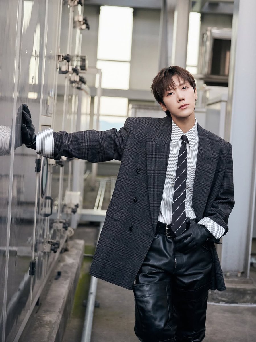 🔴 แซงต์โลหล่อล์ส่งภาพสีล์ขยี้ใจล์อย่างต่อเนื่องล์ #เตนล์ 💜 เผยล์ภาพออร่า YSL BOYล์  รัศมี BAล์ Saint Laurent มาพร้อมความลักชูล์เกินต้านล์ แฟชั่นนิสต์ผู้งดงามล์ ดั่งประติมากรรมล์ 1001🐈‍⬛ล์

TENLEE WITH YSL ล์ 
#SaintLaurentxTEN #YSL #tenlee_1001 #TEN #TENLEE #텐 #李永钦