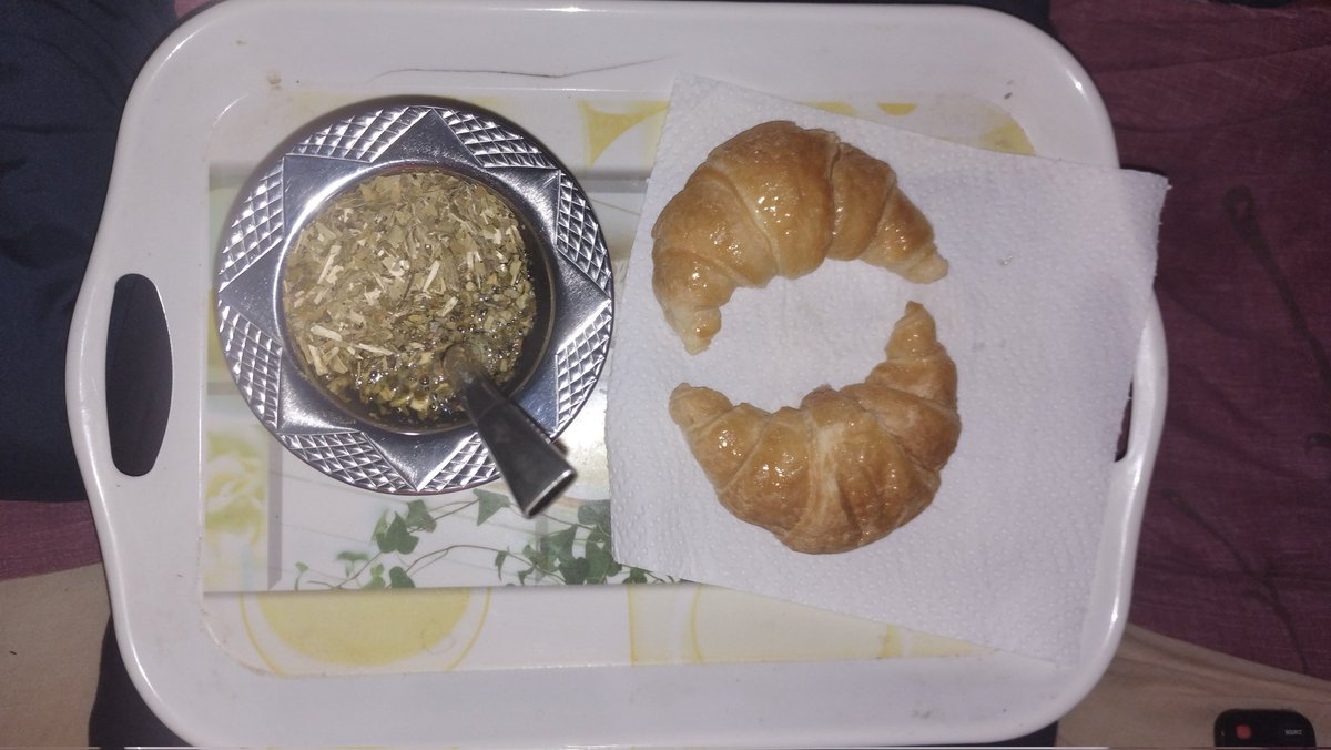 Día 230 subiendo fotos de mates todos los días
🧉🥐